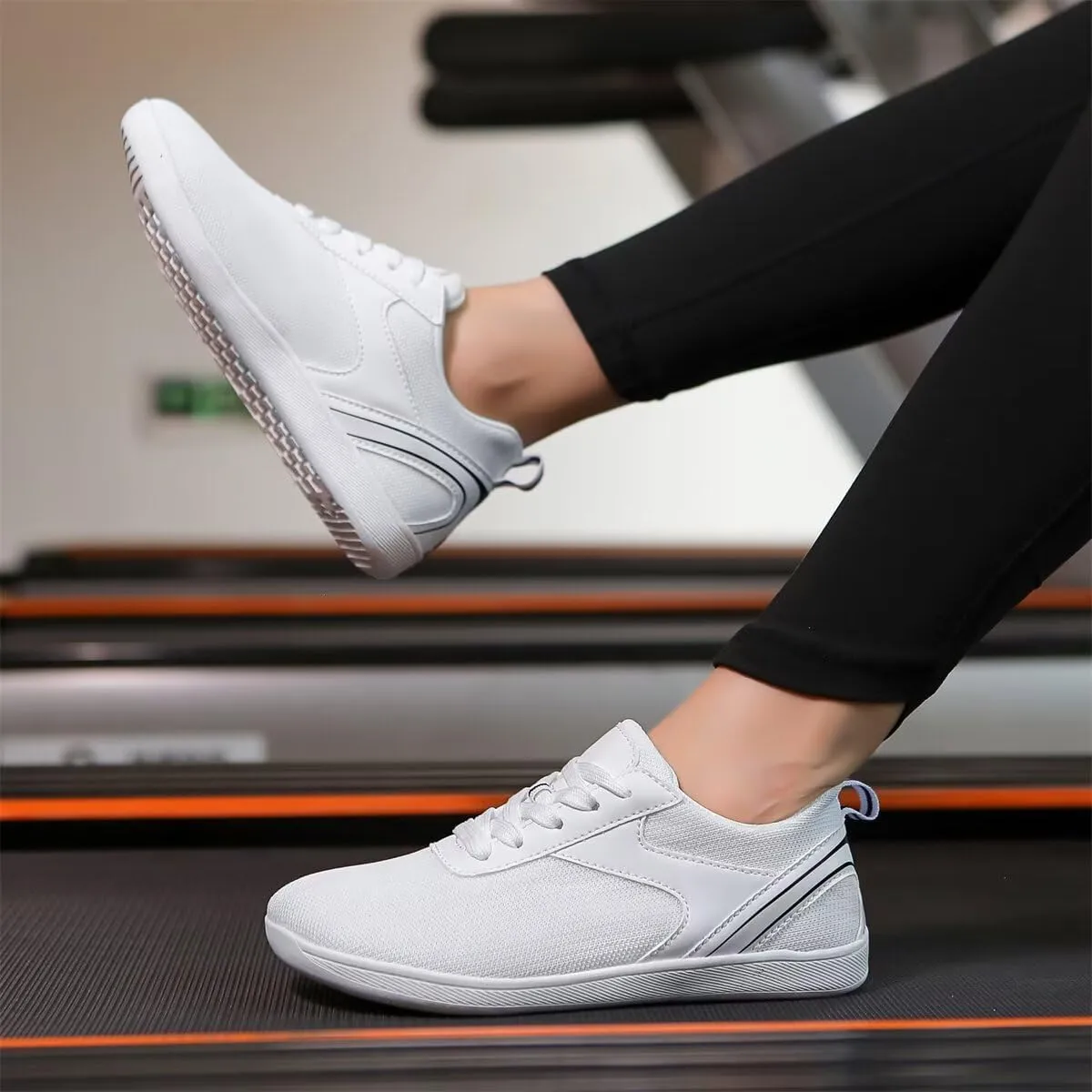 Men's Women's Concise Breathable Fabric Walking Shoes
